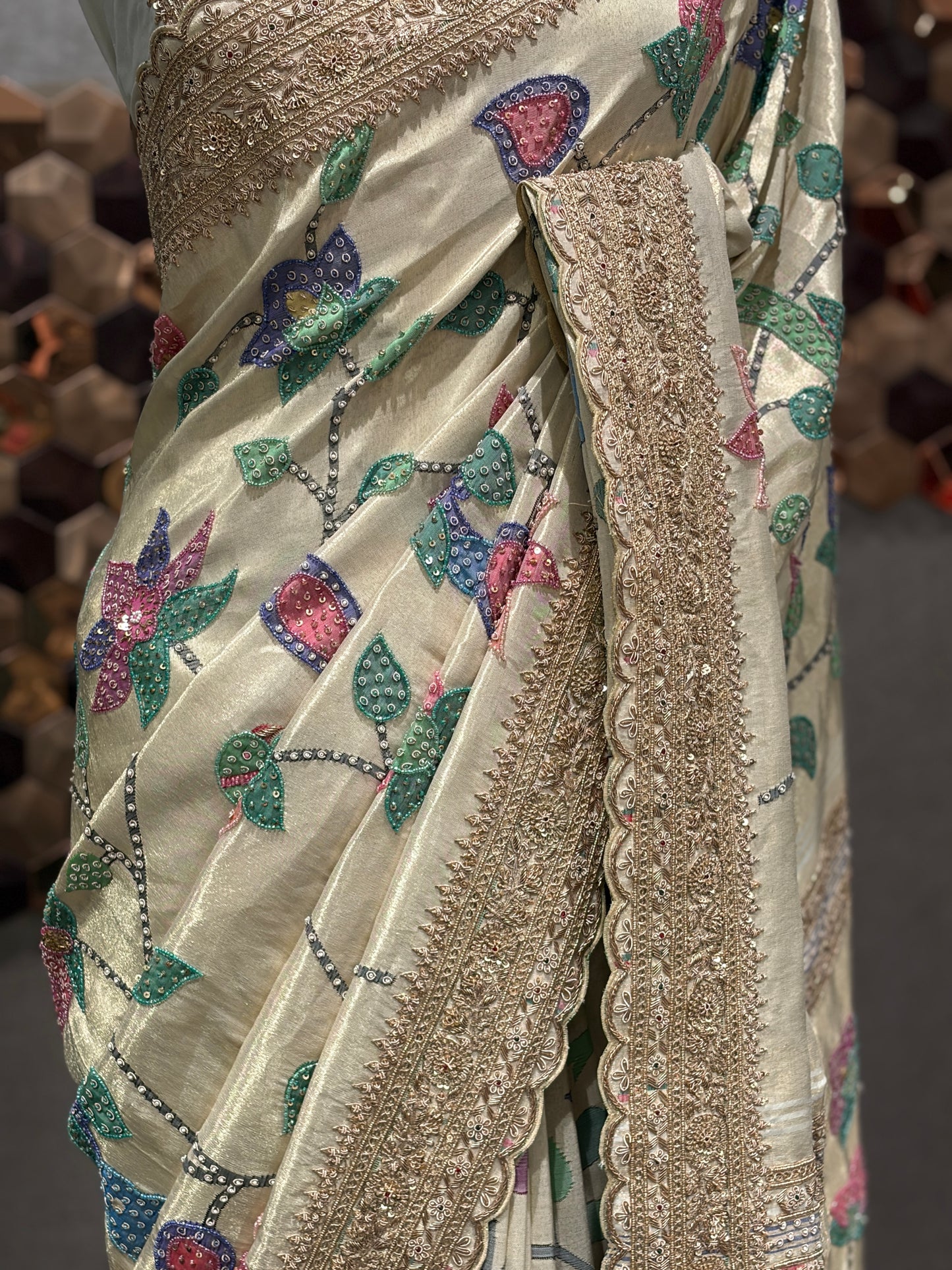 LATANGANA PAITHANI