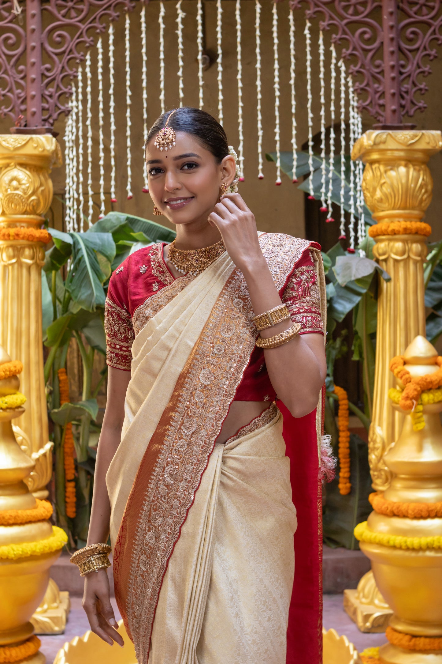 CLASSIC HANDEMBROIDERED PURE KANJIVARAM SAREE