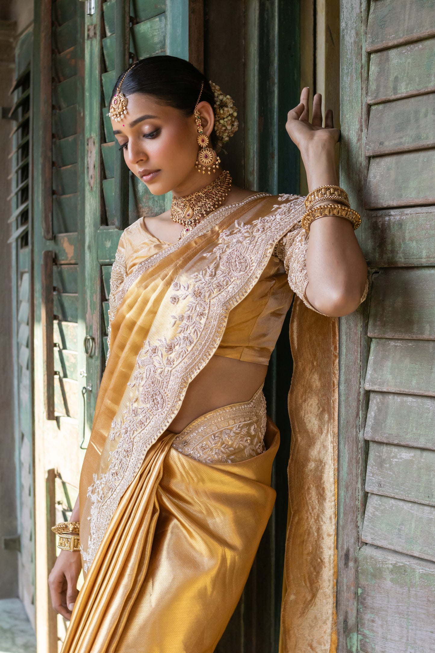 ELEGANT GOLD SILK SAREE WITH EXQUISITE EMBROIDERY