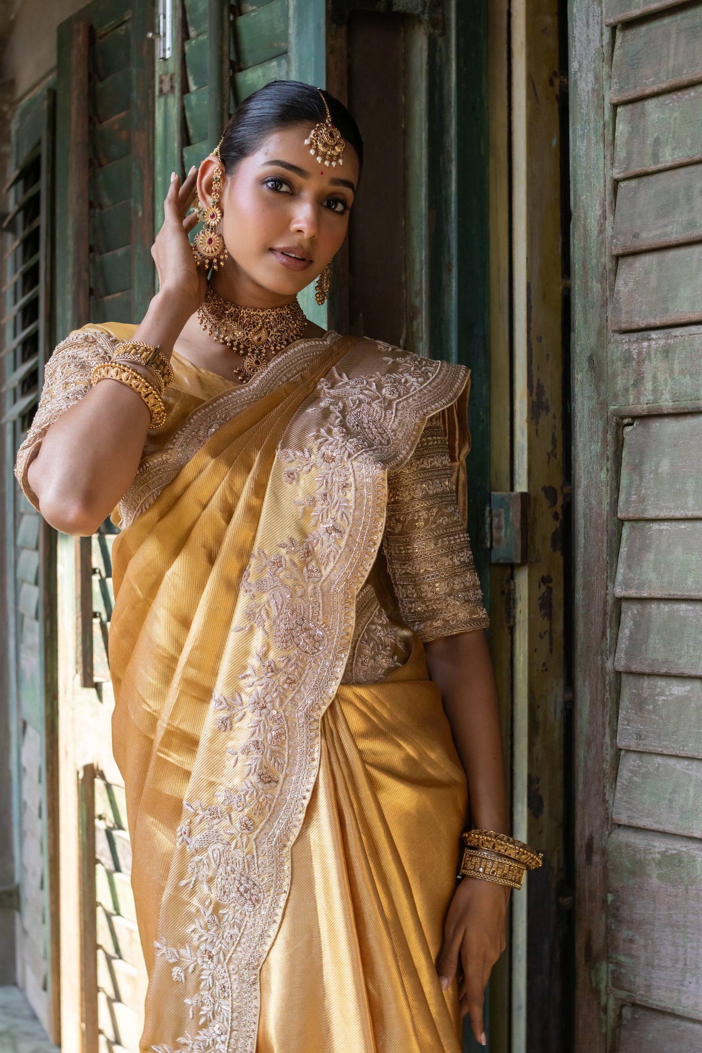 ELEGANT GOLD SILK SAREE WITH EXQUISITE EMBROIDERY