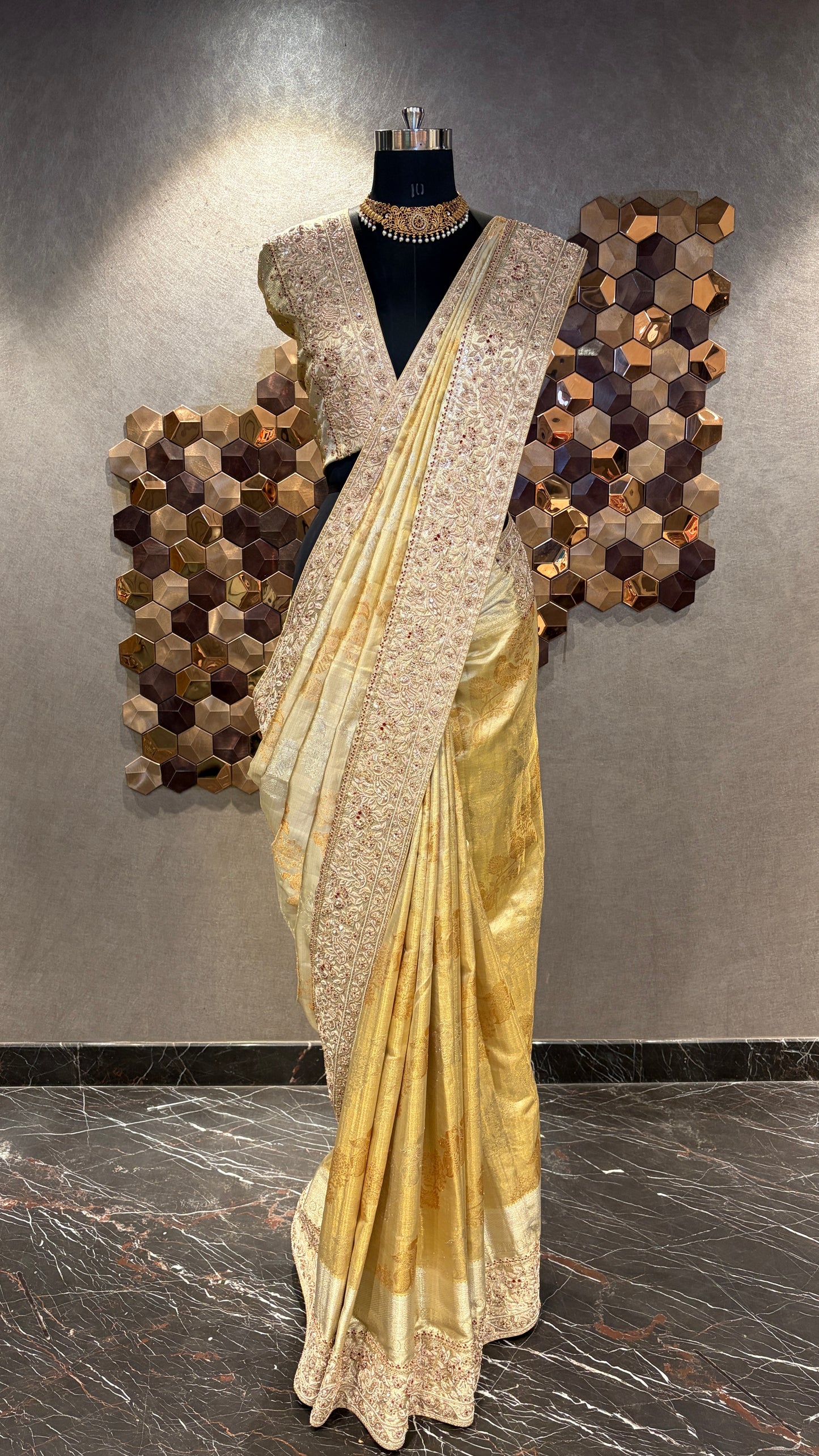 SUBHRAKANCHANA VASANA KANCHI PATTU
