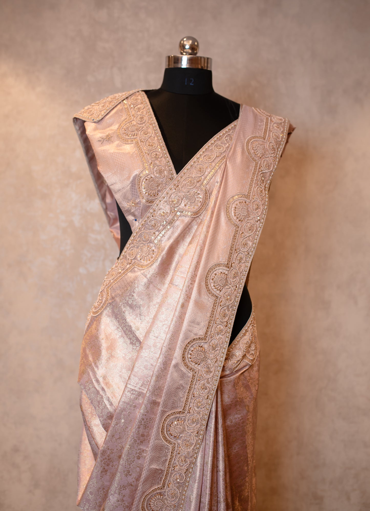 AN ELEGANT EMBROIDERED BROCADE SAREE SS-938