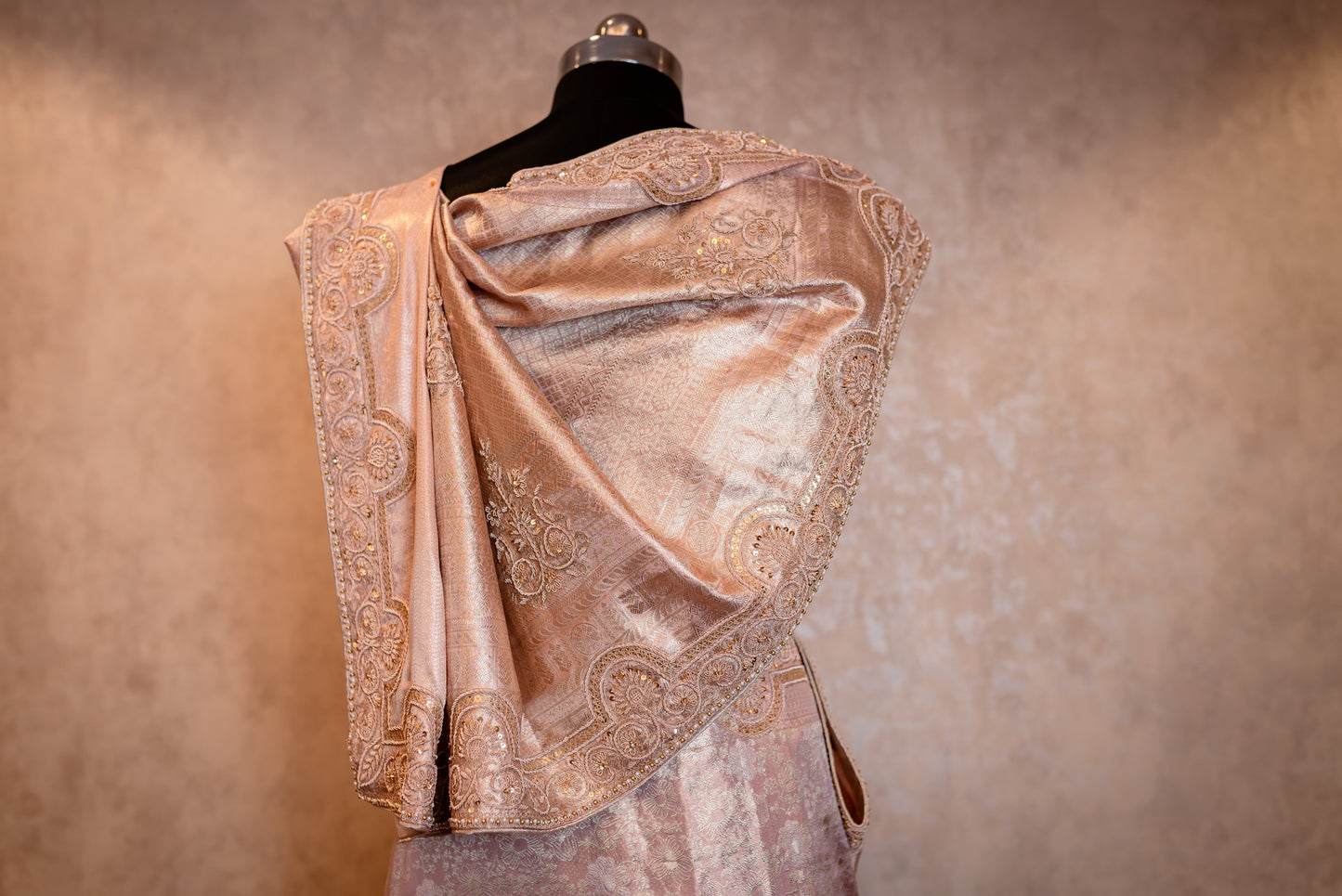 AN ELEGANT EMBROIDERED BROCADE SAREE SS-938
