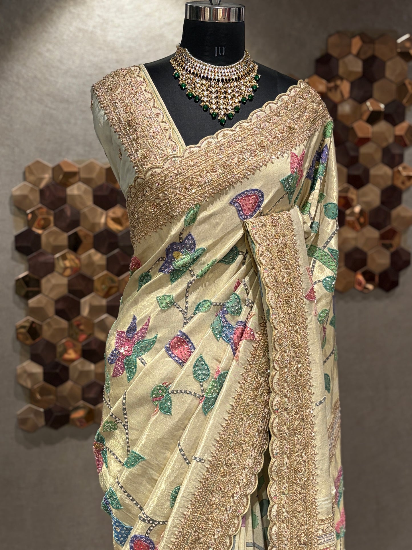 LATANGANA PAITHANI