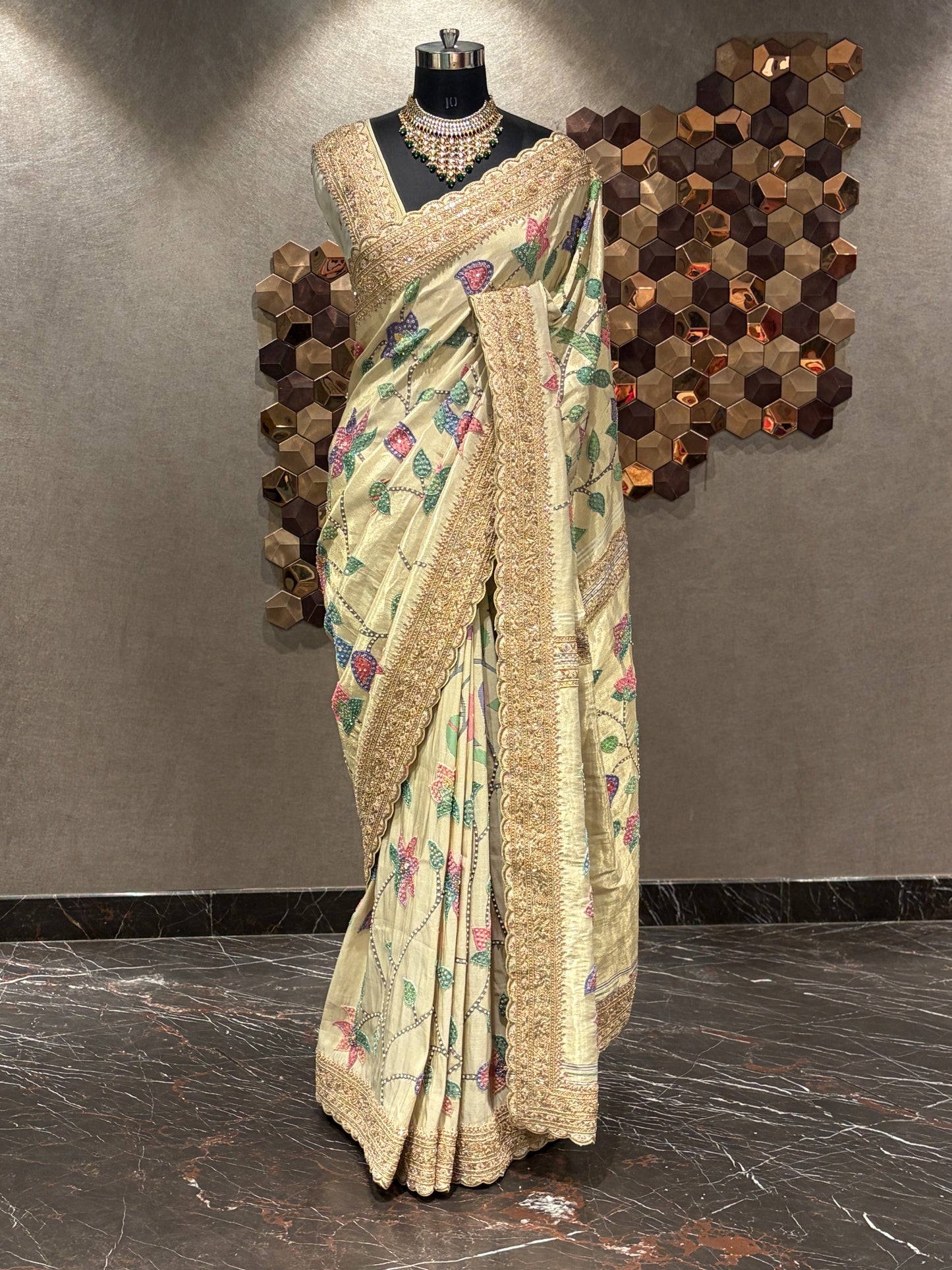 LATANGANA PAITHANI