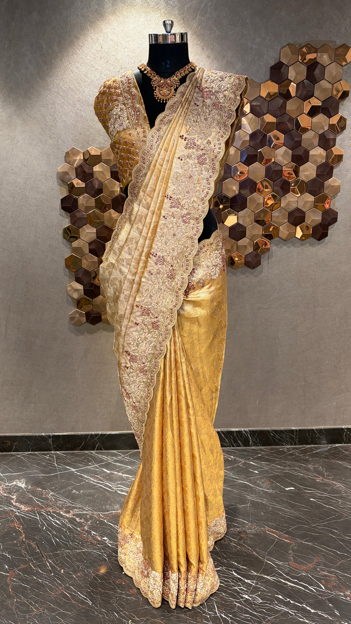 SVARNA-RAGA PATTU