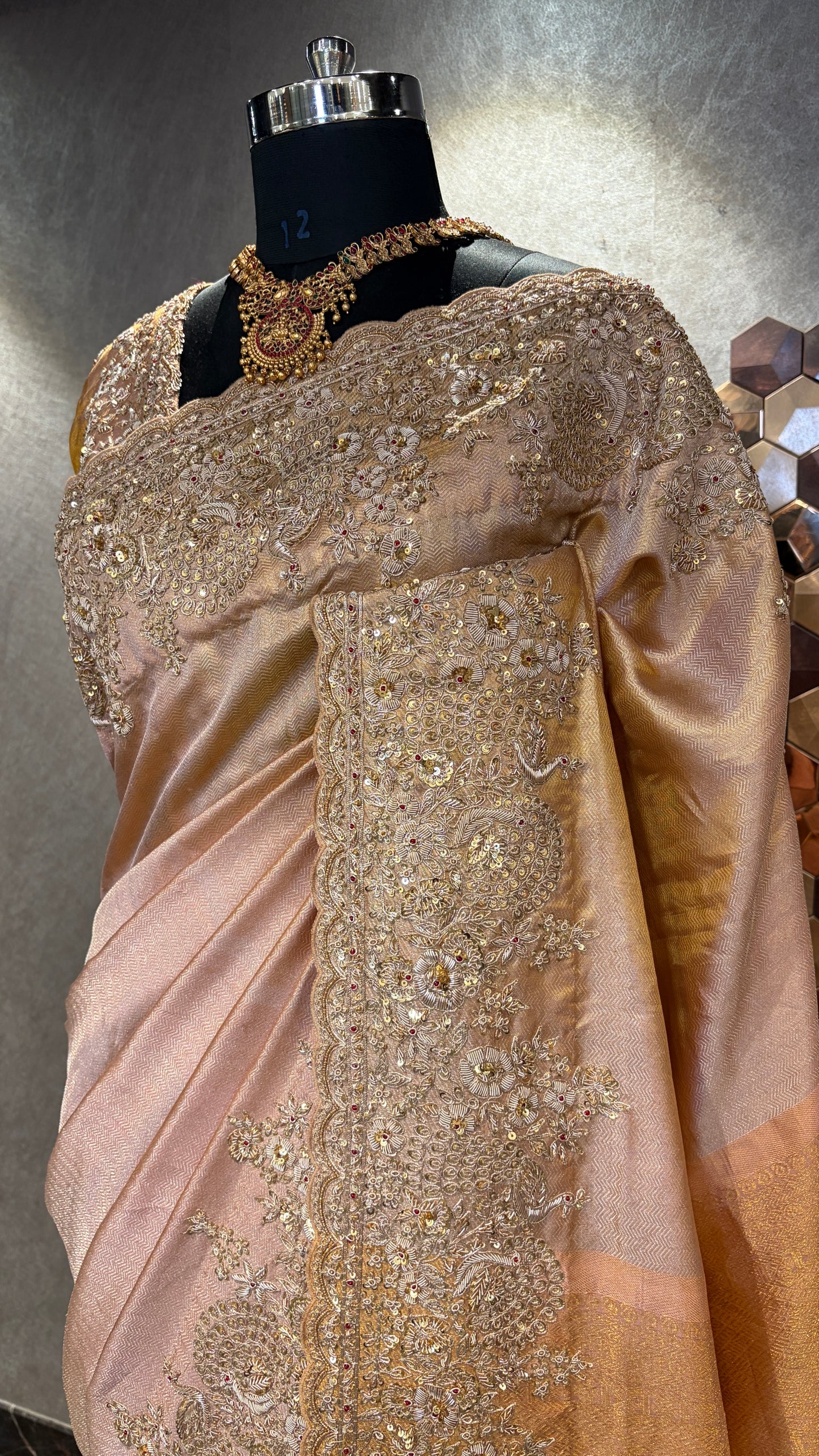 ARUNASOBHITA VASAH